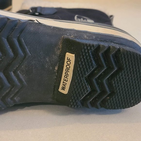 Girl's Sorel Boots, Size 7 - Picture 6 of 8